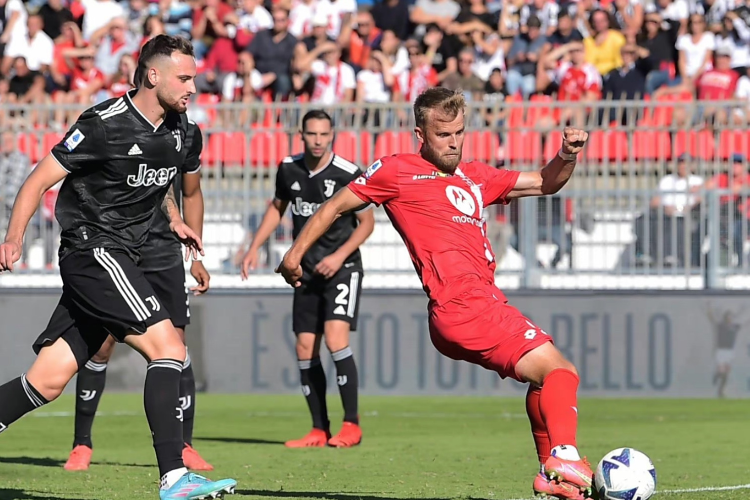 爱游戏-关于意甲赛程吃紧，比利亚雷亚尔国际比赛日篮板制胜，球迷炸锅，资深球员宣示担当的信息  第2张